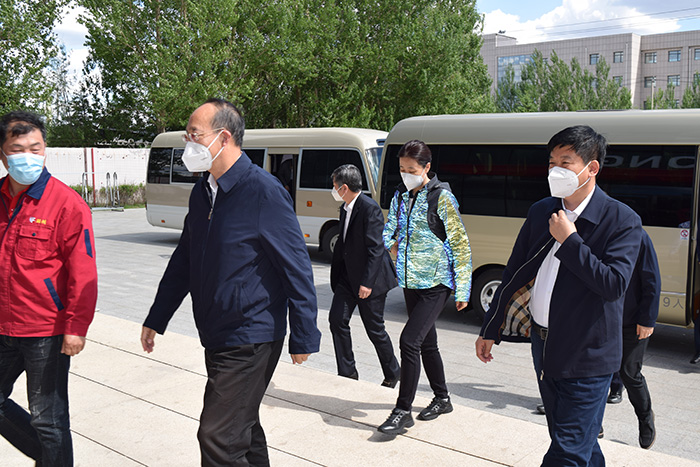 吉林省委常委、常務(wù)副省長吳靖平蒞臨鵬鴻生產(chǎn)基地督導(dǎo)調(diào)研